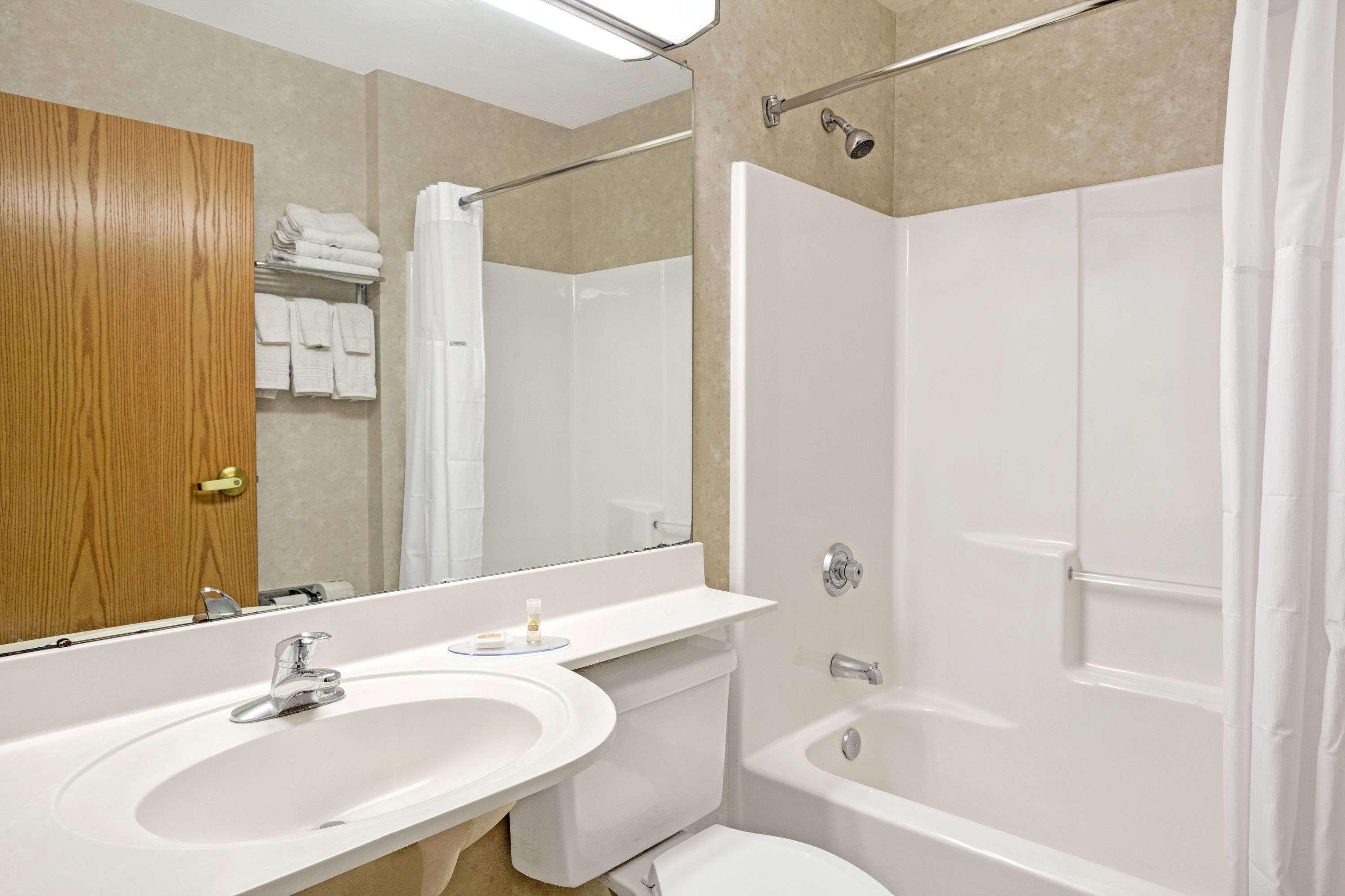 Days Inn By Wyndham Sturbridge Exteriér fotografie