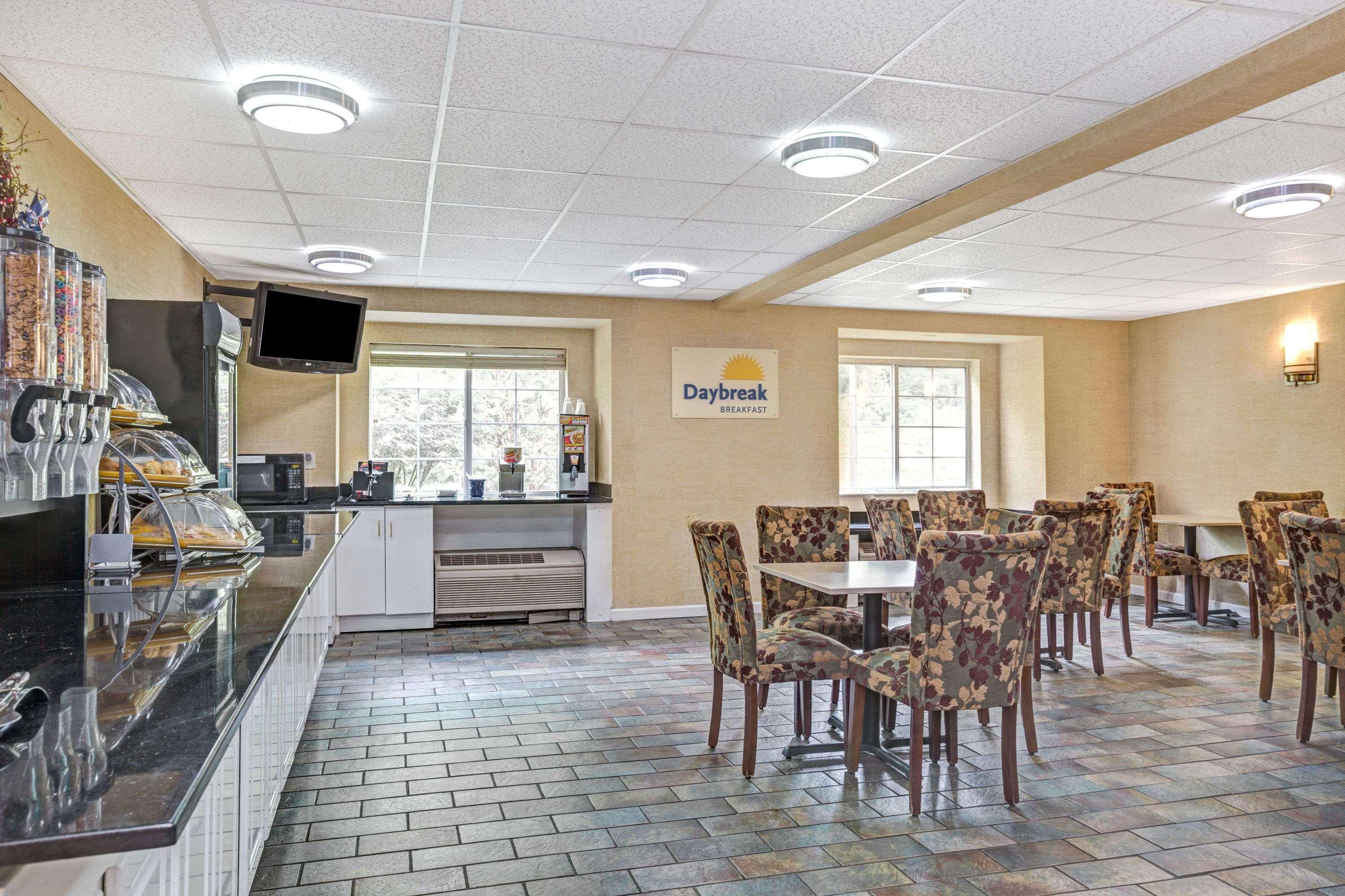 Days Inn By Wyndham Sturbridge Exteriér fotografie